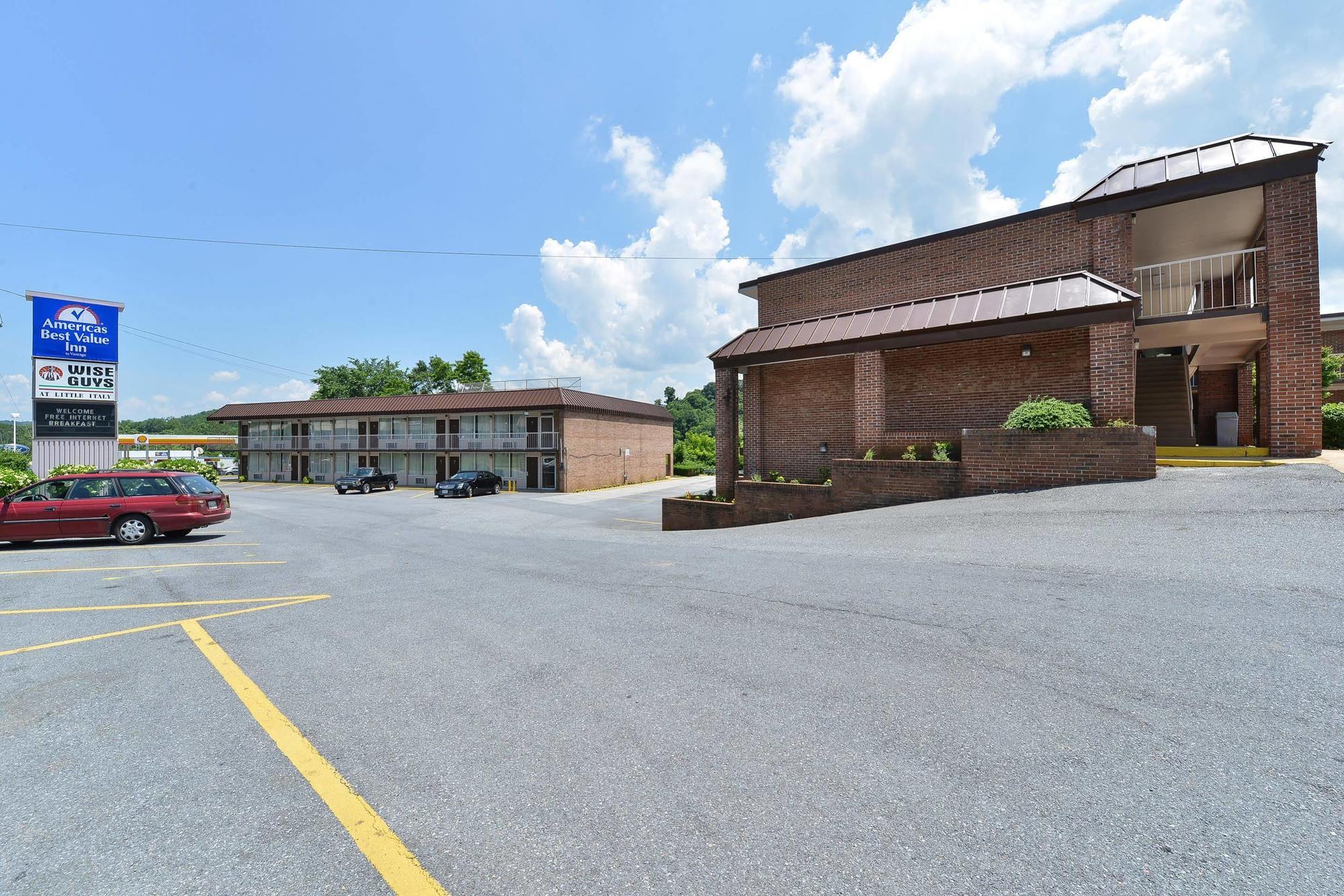 Red Roof Inn Marion, Va Kültér fotó